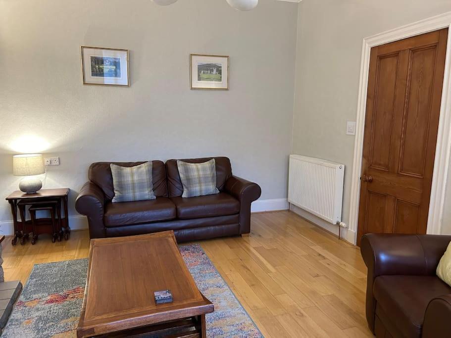 Spacious 2 Bedroom Flat In Heart Of Ballater Exterior photo
