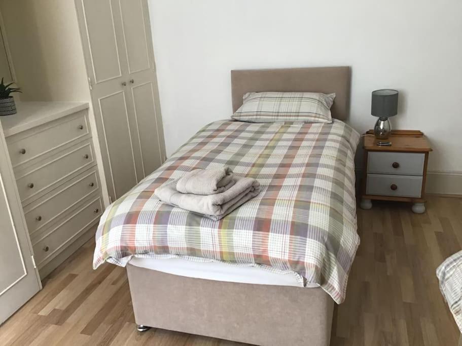 Spacious 2 Bedroom Flat In Heart Of Ballater Exterior photo