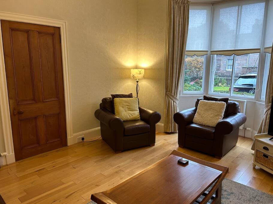 Spacious 2 Bedroom Flat In Heart Of Ballater Exterior photo
